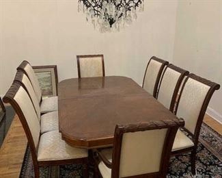 Wooden Dining Room Table w Leaves
