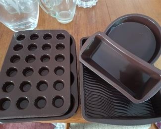 Silicone bakeware