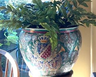 Asian Pot with greenery... lots of nice decor!