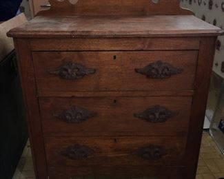 vintage 3-drawer chest, cute!