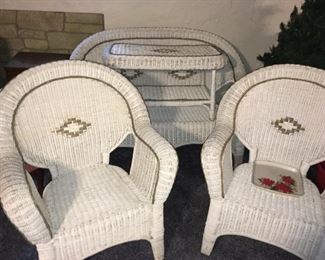 white wicker set (love seat, coffee table, 2 chairs)