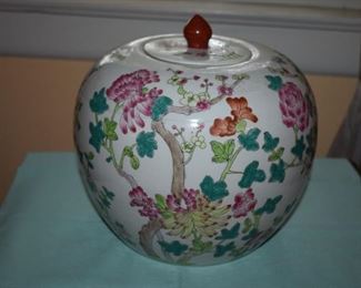 Beautiful Chinese Famille Rose Ginger Jar