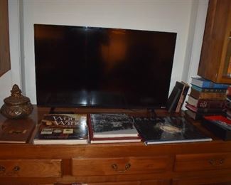 Flat Screen TV, Coffee Table Books and more!