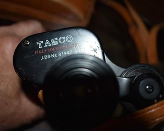 TASCO Binoculars with Case  10 X 50 MM Field View at 1000 yds.:260 ft.
