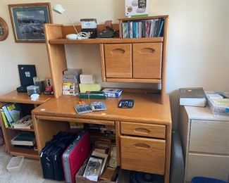 Oak computer table $150. excellent