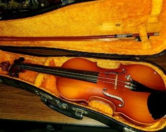 Suzuki Violin Company 1976. Stradivarius copy. Japan.  