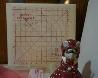 Quilters square, scissor holder/pin cushion mouse