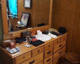 dresser with mirror