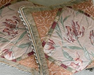 decorative pillows, tulips