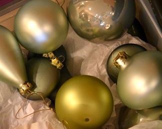 LOTS of gorgeous, beautiful ornaments!
