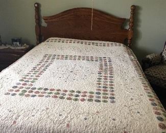 Vintage Bedding on Queen Size Bed