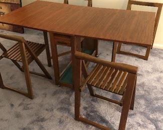 MCM folding table & Chairs 