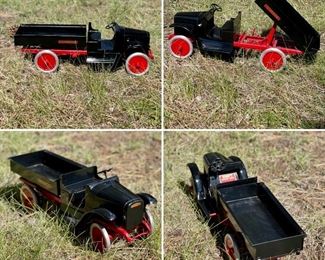 1920s Fully restored w/all original parts “Buddy L” dump truck