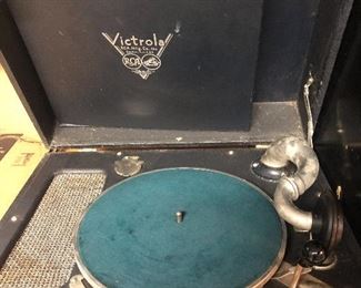 Antique Victrola RCA Phonograph Portable Suite Case Record Player Crank Wind Up