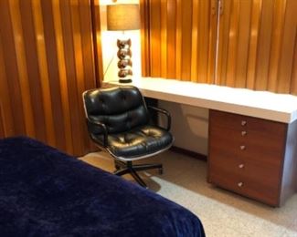 Knoll chair, chrome ball lamp