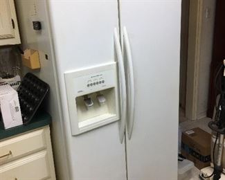 Side by side refrigerator - works & ice maker works