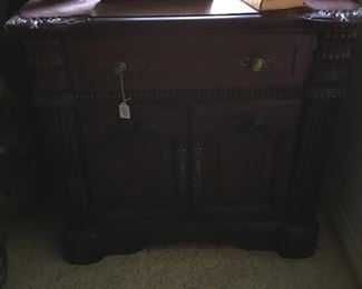 Matching nightstands - 2 of them