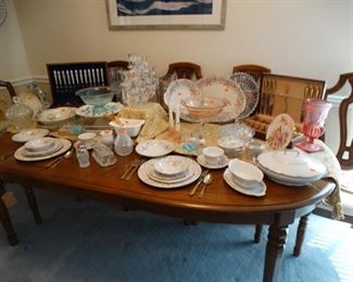 Thomasville Table and 6 chairs