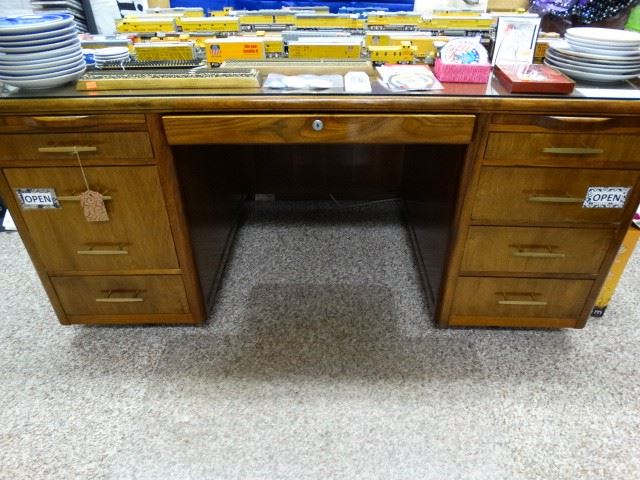 Leopold Desk -Excellent condition late 1800's 