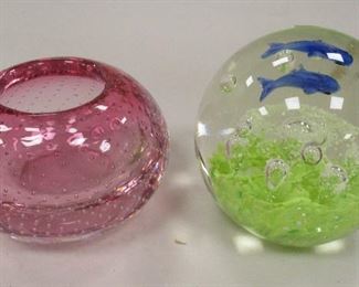 ART GLASS PAPER WEIGHT WITH TWO SHARK FIGURES AND A MODERN PINK GLASS BOWL WITH CONTROLLE BUBBLE PATTERN. 3.75" DIA