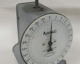 CHICAGO AUTO WATE 25 LB KITCHEN SCALE. 9" TALL, TRAY IS REMOVEABLE