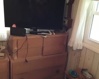 Samsung 42” and another dresser