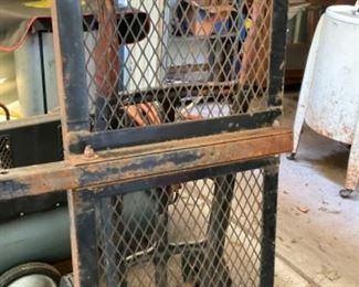 Trailer hitch cargo hauler