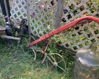 Yard art cultivator