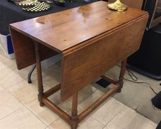 Drop leaf table!