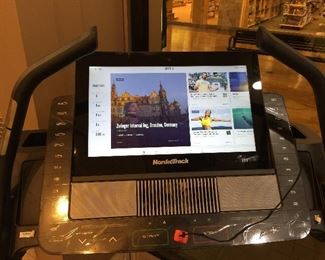 Nordic Track X22i Commercial incline trainer - like new!