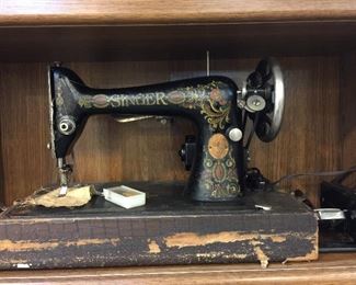 1910 G Series Singer Sewing  machine.