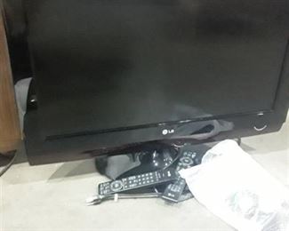 LG 32 inch T.V. / DVD Combo with Remote