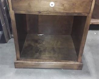 End Table with Drawer. 27 x 25 x 21