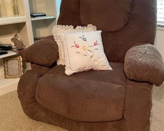 Extra large recliner
