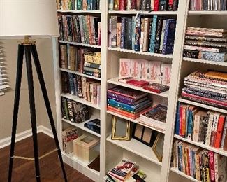 Tripod lamp(not wired) & books