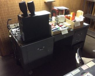 METAL OFFICE DESK 