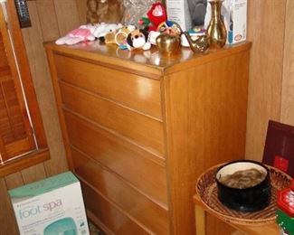 Dresser vintage shelf, Religious items, 