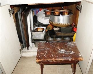 Bakeware, stool