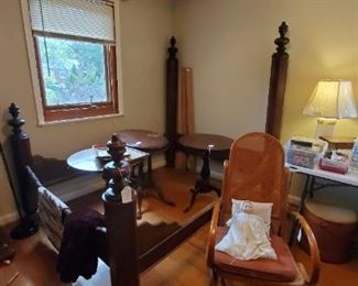antique bed like bed in Daughter's of Confederacy, rocking chair