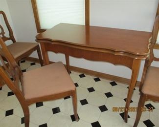 dining room table that expands and has 4 leaves with 4 chairs