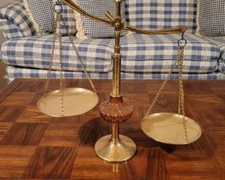 Antique Balance Scale Décor 
