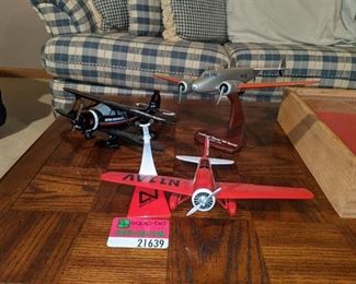 (3) Airplane models - Collectables
