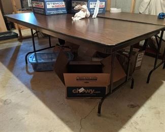 (1) Foldable table