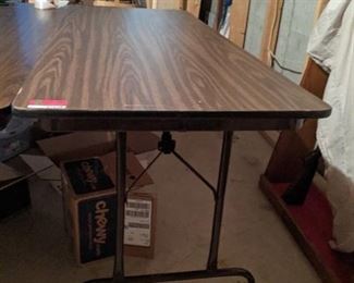 (1) Foldable table