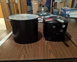 Cooking pot & a fryer