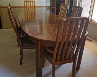 Oval kitchen table w/ 6 chairs