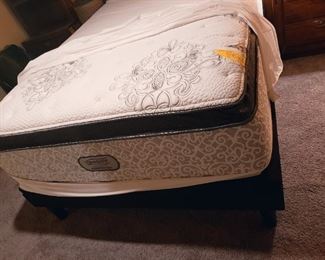 Queen Size Electric Bed Beauty Rest Legend   ( New)