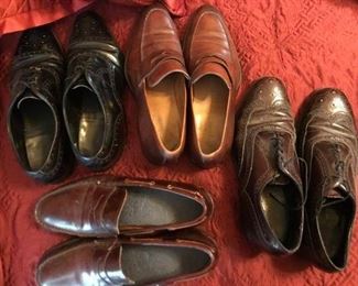 $ 20.00 - Group of 4 pairs of Men's dress shoes 9.5/10  (Magnanni and others)