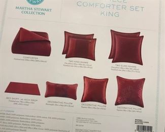 $25.00 - Queen bed comforter and pillows.