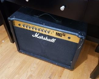 Marshall MG100FX amp